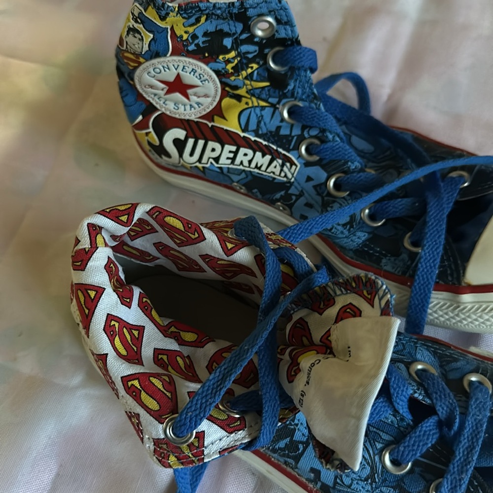 Converse high tops SUPERMAN LTD EDITION RARE EUC SHOES SZ 6 - Picture 3 of 6